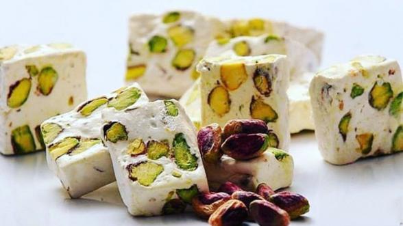 بررسی تمام ویژگی های گز پسته ای